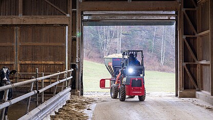 03_Fahrt_durch_Stall